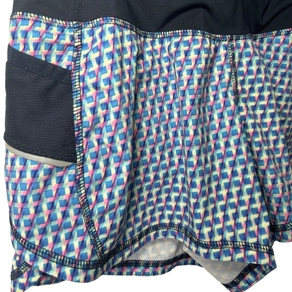 ATHLETA Women’s Side Pocket Vivid Ready Set Shorts- Geo Parade/ Size X-Small - Picture 6 of 10